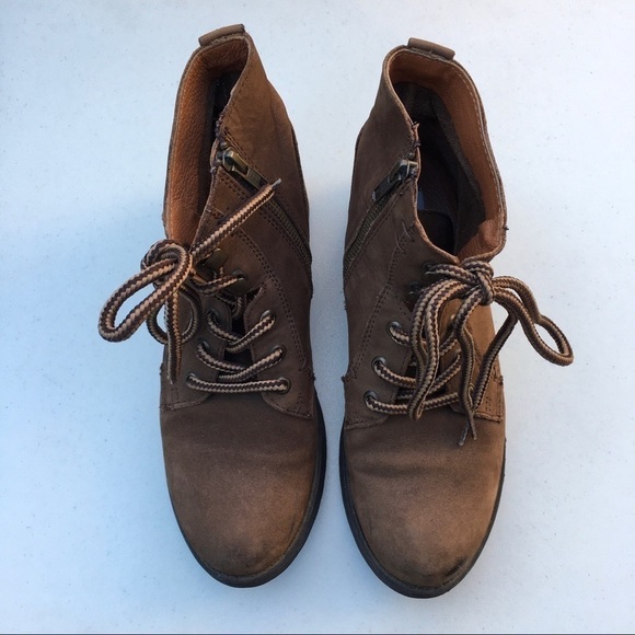 Steve Madden Distressed Lace Up Ankle Boot Size 7 - Picture 4 of 8